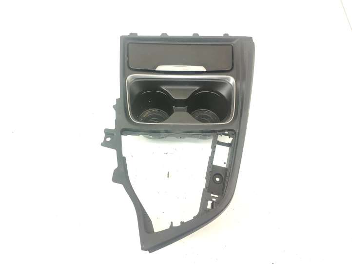 BMW 4 F32 F33 (2013 - 2017)  8219700 Держатель чашки