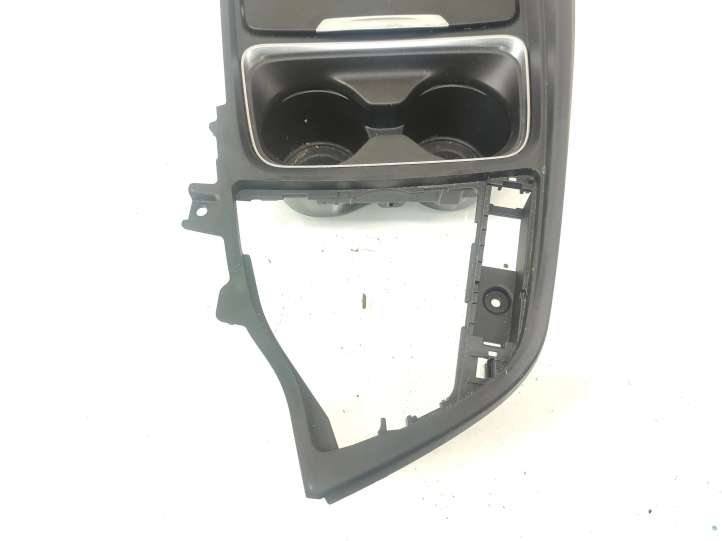 BMW 4 F32 F33 (2013 - 2017)  8219700 Держатель чашки