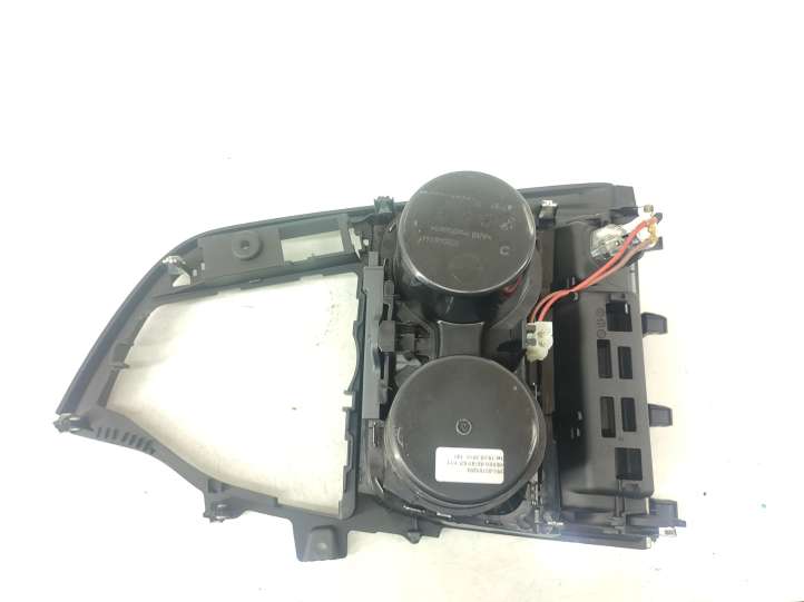 BMW 4 F32 F33 (2013 - 2017)  8219700 Держатель чашки