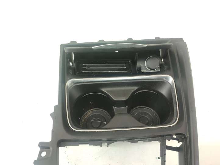 BMW 4 F32 F33 (2013 - 2017)  8219700 Держатель чашки