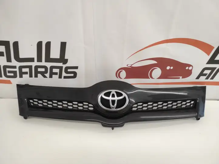 Toyota Corolla Verso AR10 (2004 - 2009) 531110F020 Верхняя решетка радиатора — фото 1