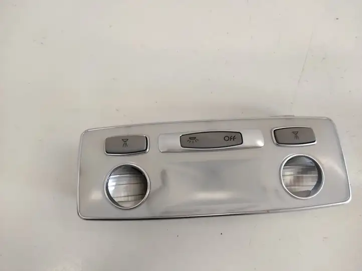 Renault Laguna III (2007 - 2015) 264300003R Передняя подсветка — фото 1