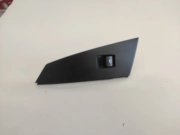 BMW 5 E60 E61 (2004 - 2010) 15939847 Кнопка стеклоподъемников — фото 1