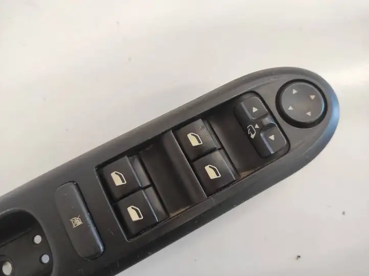 Peugeot 407 (2004 - 2011) 96468704XT Кнопка стеклоподъемников — фото 1