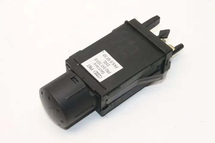 Audi TT Mk1 (1998 - 2003) 8N0941503B Кнопка обогрева стекла — фото 5