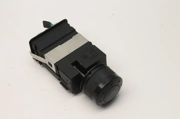 Audi TT Mk1 (1998 - 2003) 8N0963563B Включатель обогрева — фото 4