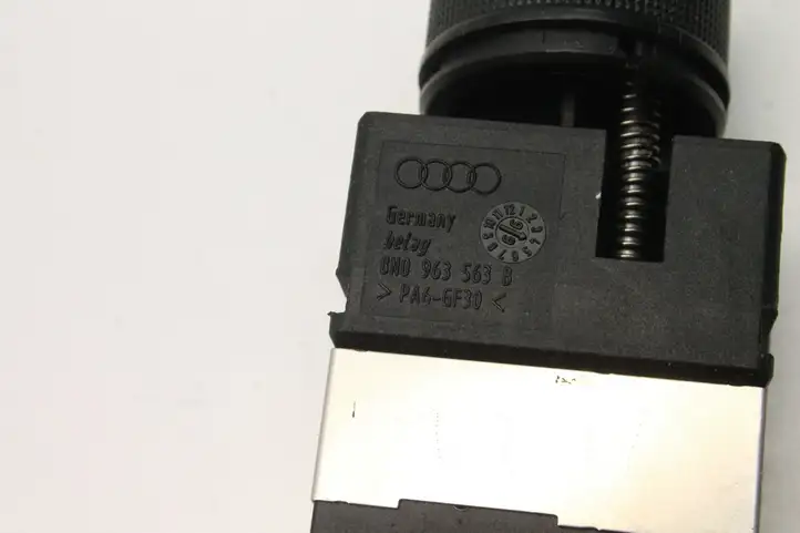 Audi TT Mk1 (1998 - 2003) 8N0963563B Включатель обогрева — фото 5