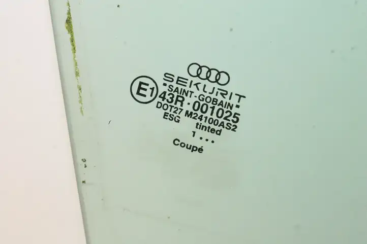 Audi TT Mk1 (1998 - 2003) Треугольное стекло передней двери — фото 4