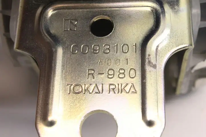 Toyota Auris 150 (2006 - 2012) Задний ремень безопасности — фото 4