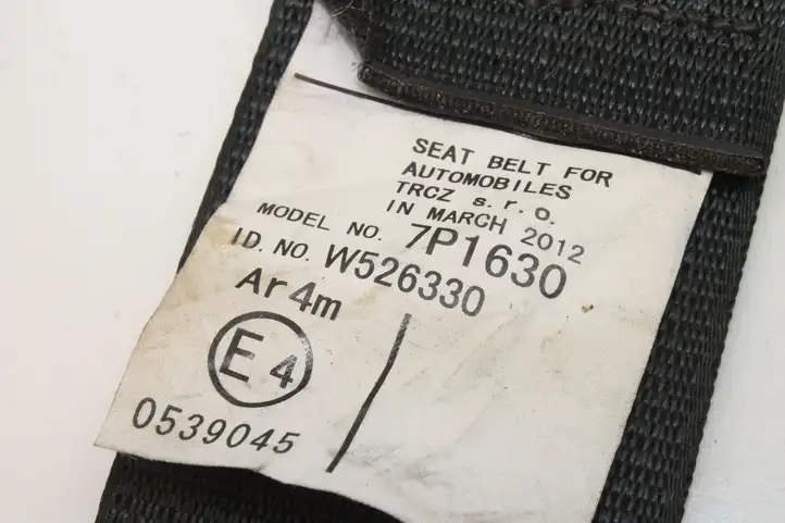 Toyota Auris 150 (2006 - 2012) Задний ремень безопасности — фото 4