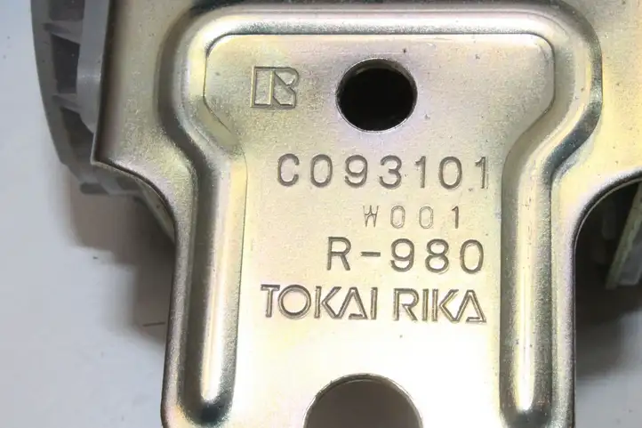 Toyota Auris 150 (2006 - 2012) Задний ремень безопасности — фото 5