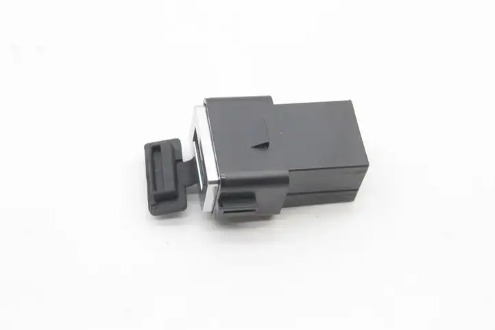 Volvo V70 (2007 - 2013) USB разъем — фото 3
