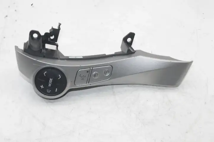 Toyota Prius+ (ZVW40) (2011 - 2018) 8425047151 Кнопки на рулевом колесе — фото 1
