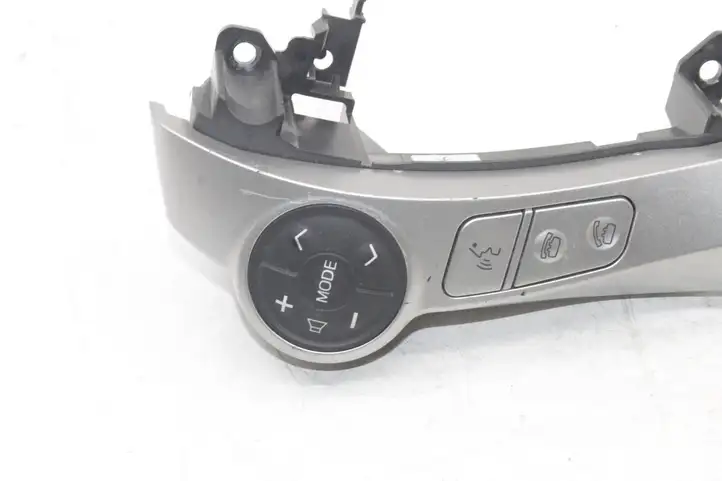 Toyota Prius+ (ZVW40) (2011 - 2018) 8425047151 Кнопки на рулевом колесе — фото 3