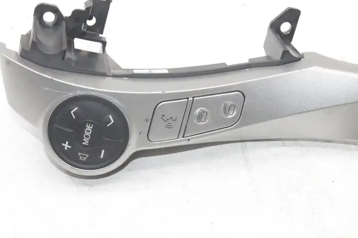 Toyota Prius+ (ZVW40) (2011 - 2018) 8425047151 Кнопки на рулевом колесе — фото 4