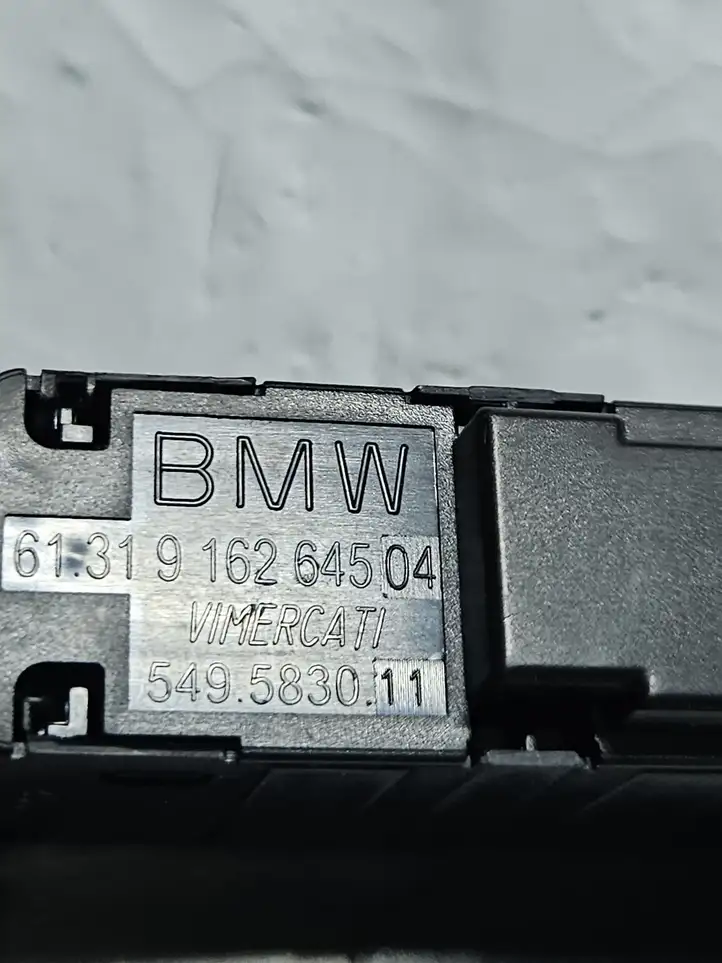 BMW 7 F01 (2008 - 2016) 9162645 Кнопка закрытия багажника — фото 3