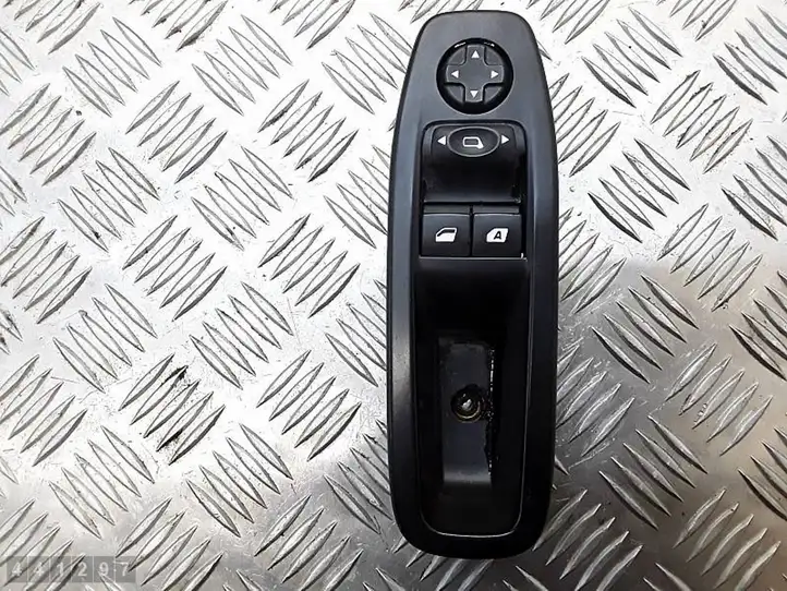 Peugeot 208 (2012 - 2015) 96758208ZD Блок кнопок стеклоподъемников — фото 1