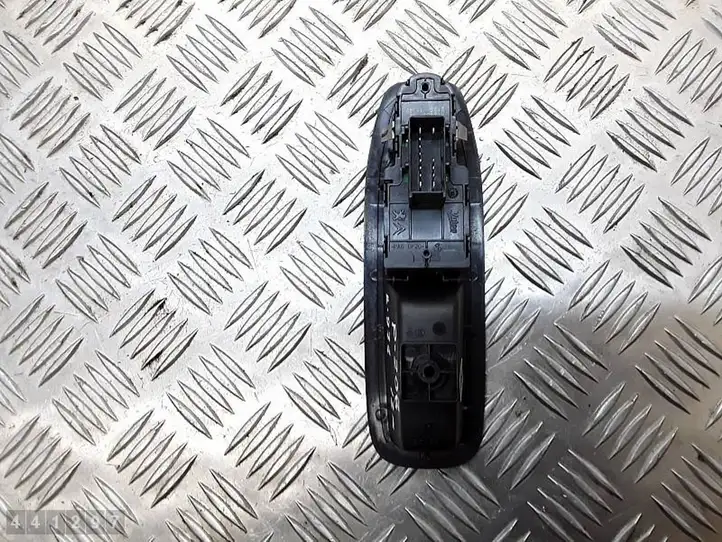Peugeot 208 (2012 - 2015) 96758208ZD Блок кнопок стеклоподъемников — фото 3