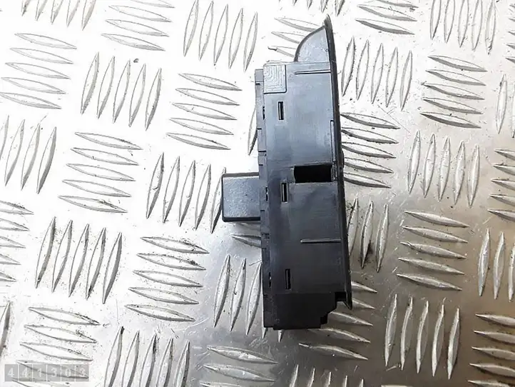 Volkswagen Polo V 6R (2009 - 2015) 6R0867255D Блок кнопок стеклоподъемников — фото 4