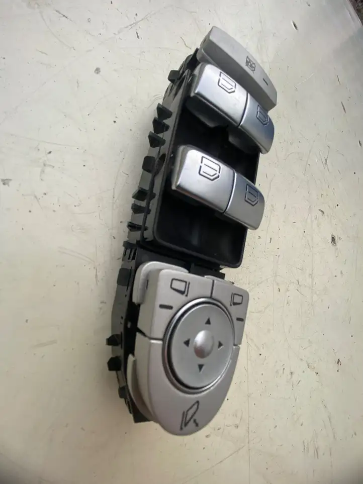 Mercedes-Benz C W205 (2014 - 2021) A2059056811 Блок кнопок стеклоподъемников — фото 1