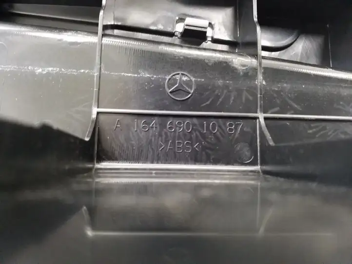 Mercedes-Benz GL X164 (2006 - 2012) A1646901087 Прочая отделка багажника — фото 3
