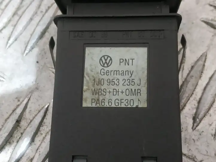 Volkswagen Golf IV (1998 - 2005) 1J0953235J Включатель аварийных фонарей — фото 6