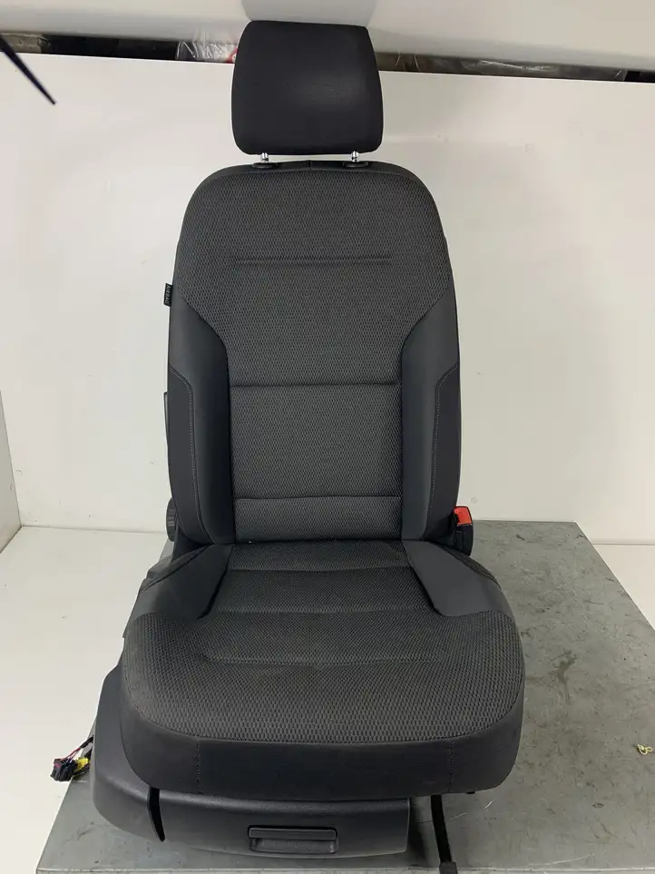 Volkswagen Golf VII (2013 - 2019) 5G0963555R Переднее сиденье пассажира — фото 1