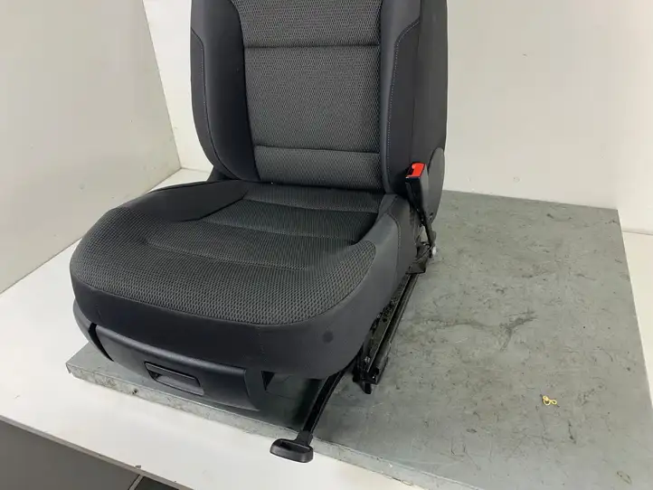 Volkswagen Golf VII (2013 - 2019) 5G0963555R Переднее сиденье пассажира — фото 6