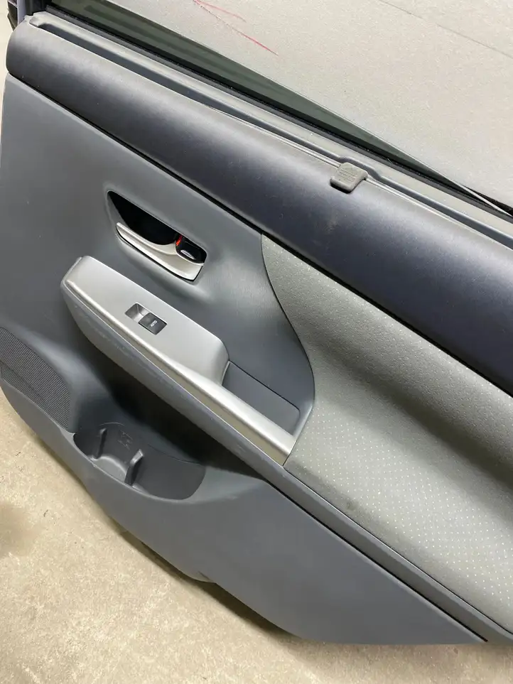 Toyota Prius+ (ZVW40) (2011 - 2018) Задняя дверь — фото 3