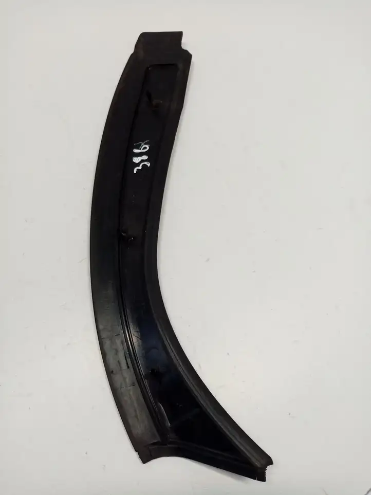 BMW Z4 E85 E86 (2002 - 2008) 51477025646 Нижняя обшивка стойки B — фото 2