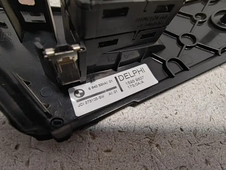 BMW 5 E60 E61 (2004 - 2010) 6940324 Кнопка стеклоподъемников — фото 3