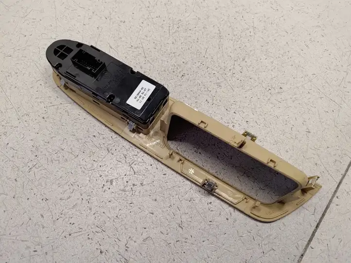 BMW X5 E70 (2006 - 2013) 9218044 Кнопка стеклоподъемников — фото 3