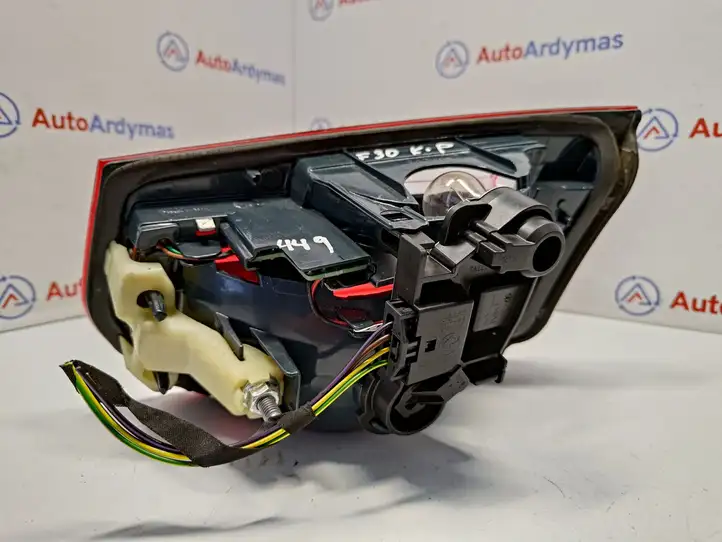 BMW 3 F30 F35 F31 (2012 - 2018) 63217371111 Задний фонарь в крышке багажника — фото 2