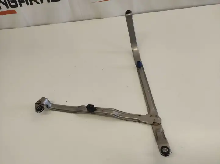 BMW 5 G30 G31 (2016 - ) 7383181 Кронштейн топливного бака — фото 2