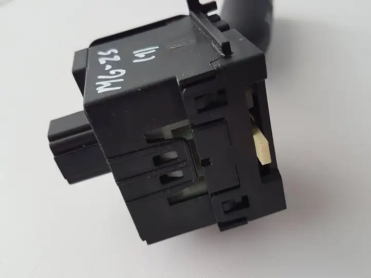 (2016 - ) 10517900 Подрулевой переключатель — фото 4