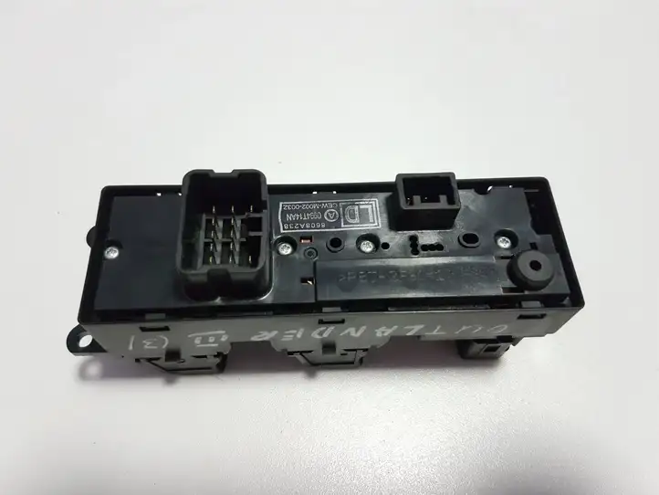 Mitsubishi Outlander (2014 - 2016) 8608A238 Кнопка стеклоподъемников — фото 2