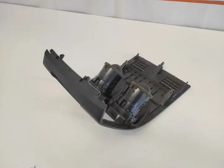 Nissan Qashqai (2006 - 2010) 68760JD10A Центральный воздушный дефлектор — фото 4
