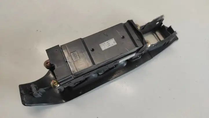 Subaru Legacy (1999 - 2003) 83071AE022 Кнопка стеклоподъемников — фото 3