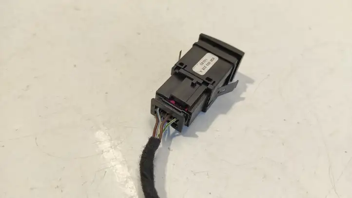 Volkswagen Polo (2001 - 2005) 6Q0953235A Включатель аварийных фонарей — фото 2