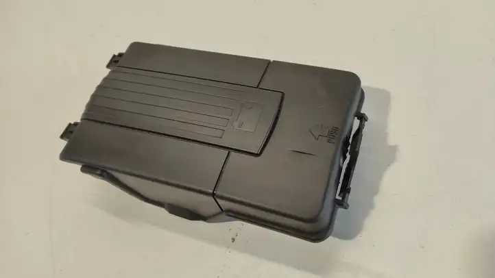 Volkswagen Golf Plus (2004 - 2008) 1K0915443 Крышка ящика аккумулятора — фото 2