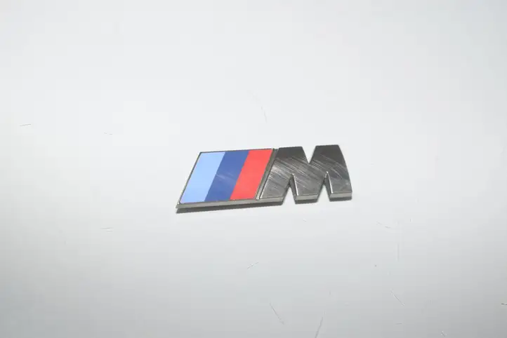 BMW X7 G07 (2018 - ) Эмблема производителя — фото 3