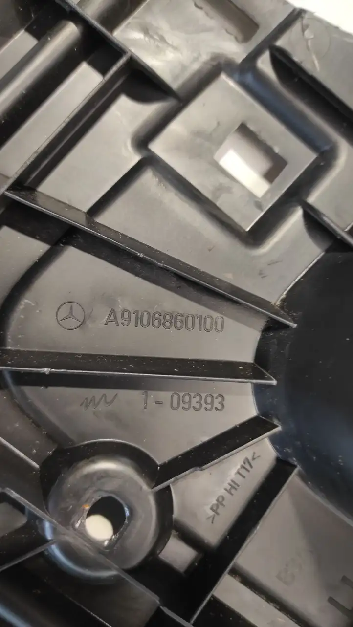 Mercedes-Benz Sprinter W907 W910 (2018 - ) A9106860100 Внутренняя отделка переднего порога — фото 4