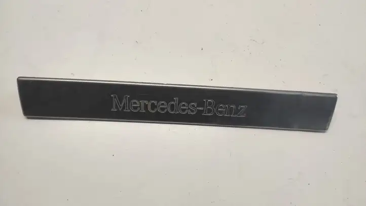 Mercedes-Benz ML W163 (1997 - 2005) A1636861520 Внутренняя отделка заднего порога — фото 1