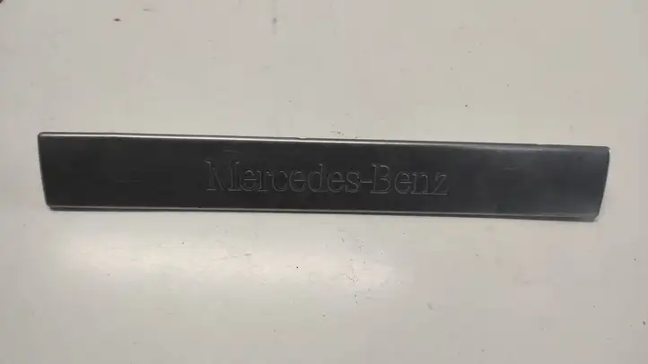 Mercedes-Benz ML W163 (1997 - 2005) A1636861520 Внутренняя отделка заднего порога — фото 1