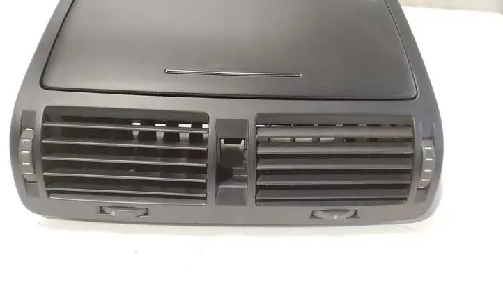 Skoda Octavia Mk2 (1Z) (2004 - 2013) 1Z0820951 Центральный воздушный дефлектор — фото 6