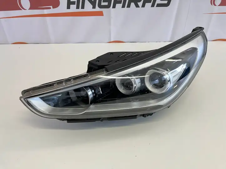 Hyundai i30 (2017 - ) G492122030 Передняя фара — фото 1