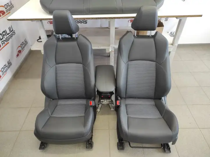 Toyota RAV 4 (XA50) (2018 - ) Комплект салона — фото 3