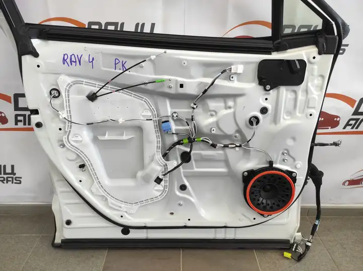 Toyota RAV 4 (XA50) (2018 - ) Дверь — фото 6