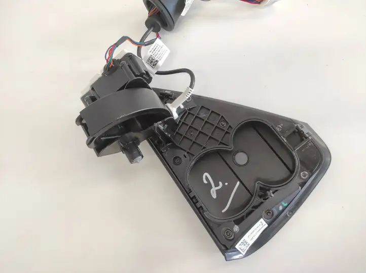 Tesla Model 3 (2017 - 2023) 150551400D Крышка зарядного разъема — фото 6