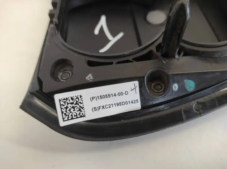 Tesla Model 3 (2017 - 2023) 150551400D Крышка зарядного разъема — фото 3